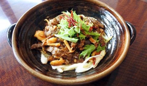 和牛ときのこの土鍋焼き