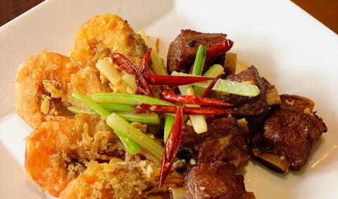 天使の海老とスペアリブのスパイシー揚げ